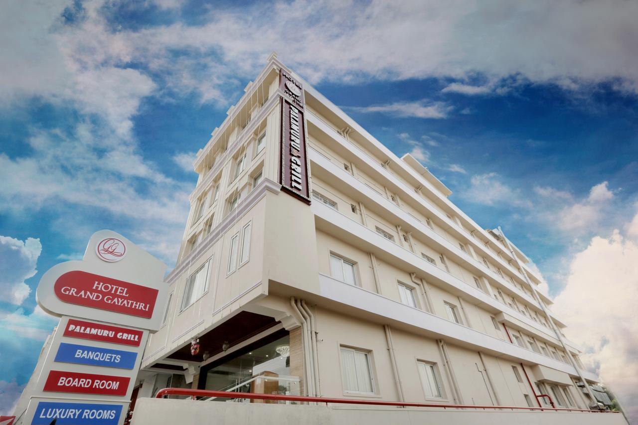 Hotel Grand Gayathri Khammam Exterior foto